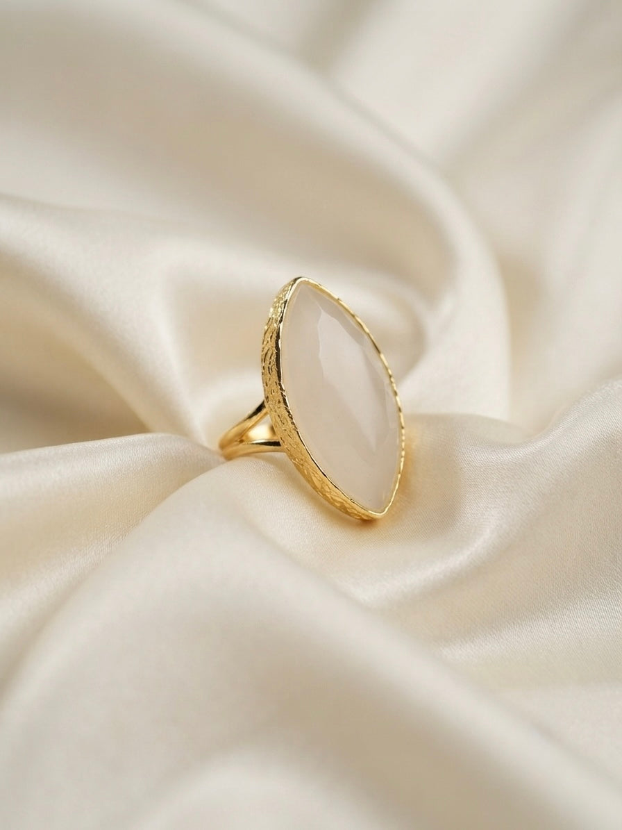 Aura — Bague Quartz Blanc Marquise dorée OREPLINE