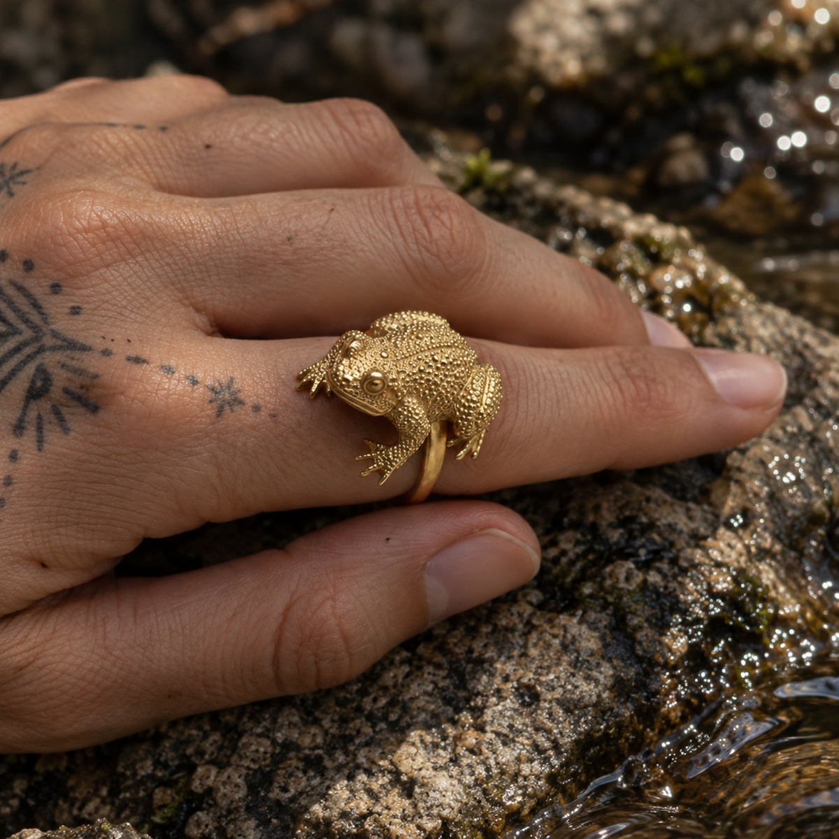 Lumos — Adjustable Frog Ring