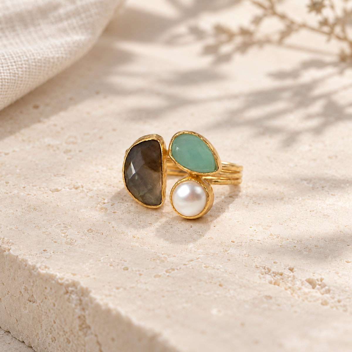 Trinitas I — Three-Stone Ring